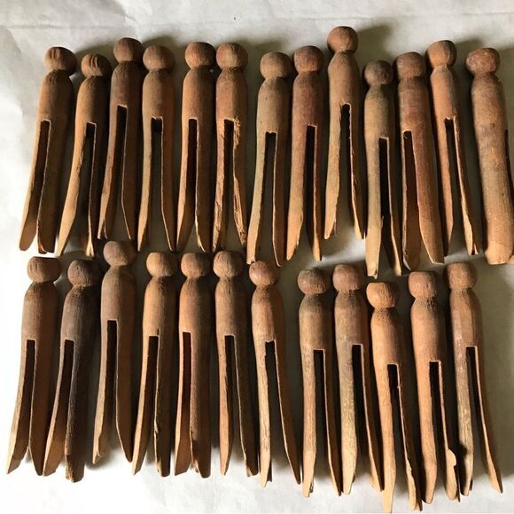 Vintage Weathered All Wood Round Top Push Clothespins (25) - Picture 10 of 16